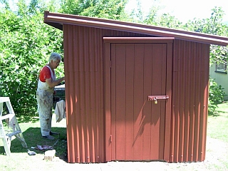 Williams House Paihia - painting the new pumphouse