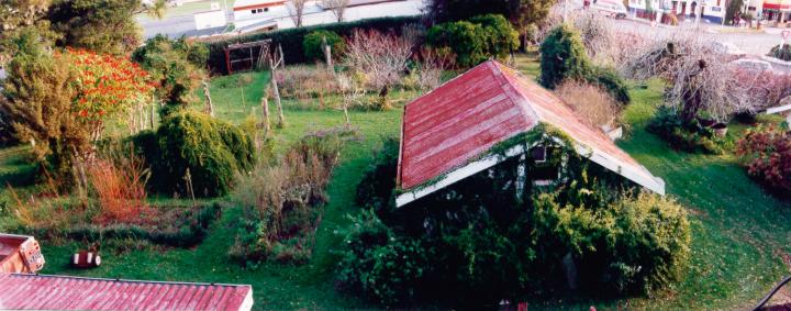 Williams House Paihia - the stone shed in 1996 before restoration started